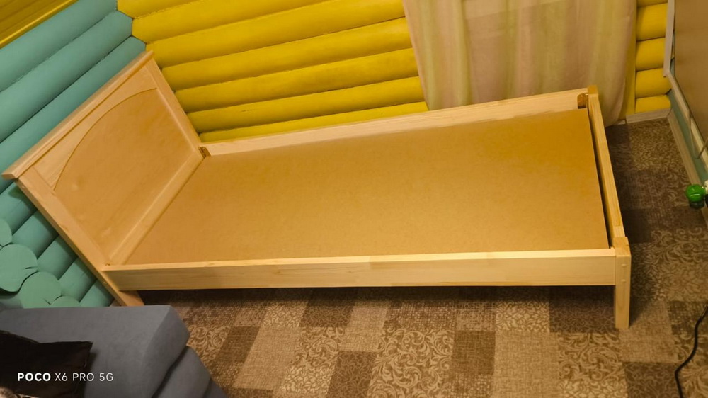 Кровать из массива дерева Vita Mia Marcel ( Марсель ); 90x200 см в цвете натуральное дерево (сосна), покрыта прозрачным лаком