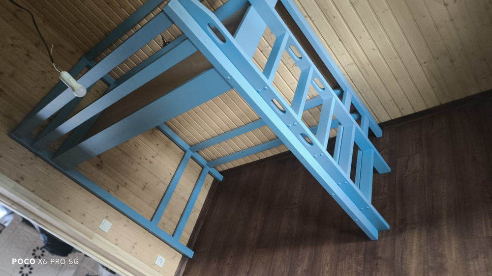 Кровать-чердак Patti, 90х180 Лестница справа, пастельно синий 5024 эмаль