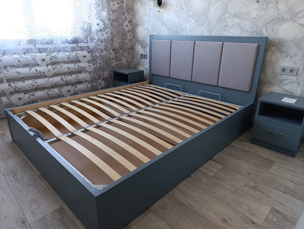 Кровать из массива дерева Vita Mia Pegas 160х200 RAL 7000, вставка Velutto 09