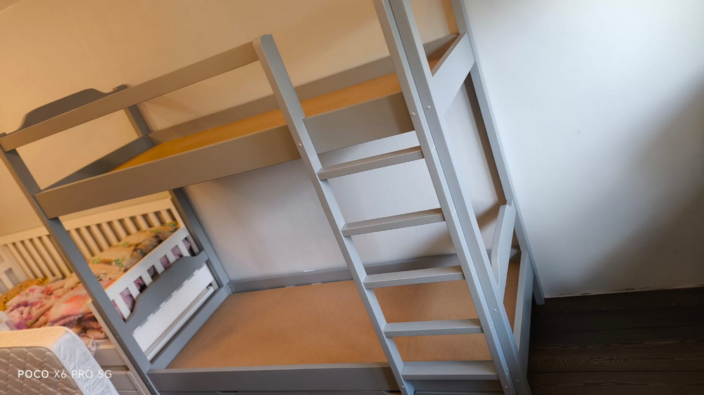 Двухъярусная кровать Vita Mia Антонио 80х200; лестница СПЕРЕДИ СПРАВА, Выкатные ящики 2 шт. фасад массив, RAL 7040 серая эмаль