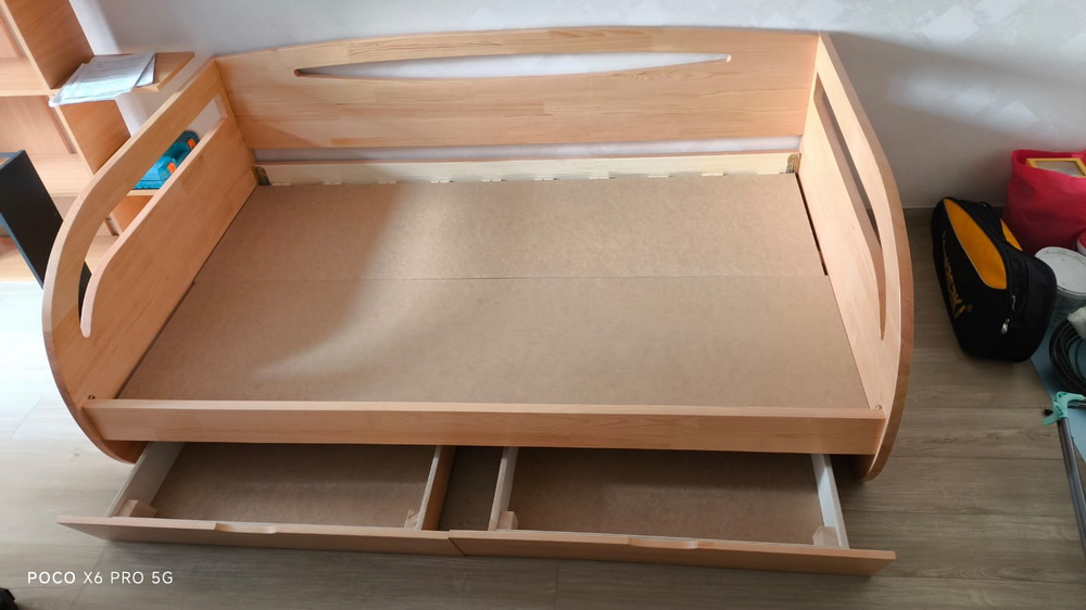 Диван кровать из массива дерева Vita Mia Bonny ( Бонни ); 120x200 см. Цвет Бук