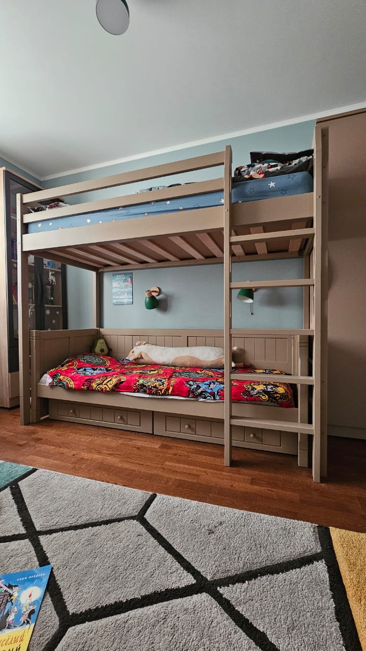 Кровать-чердак из массива дерева Vita Mia Браво, 90х215 см. эмаль RAL 1019 (серо-бежевый)