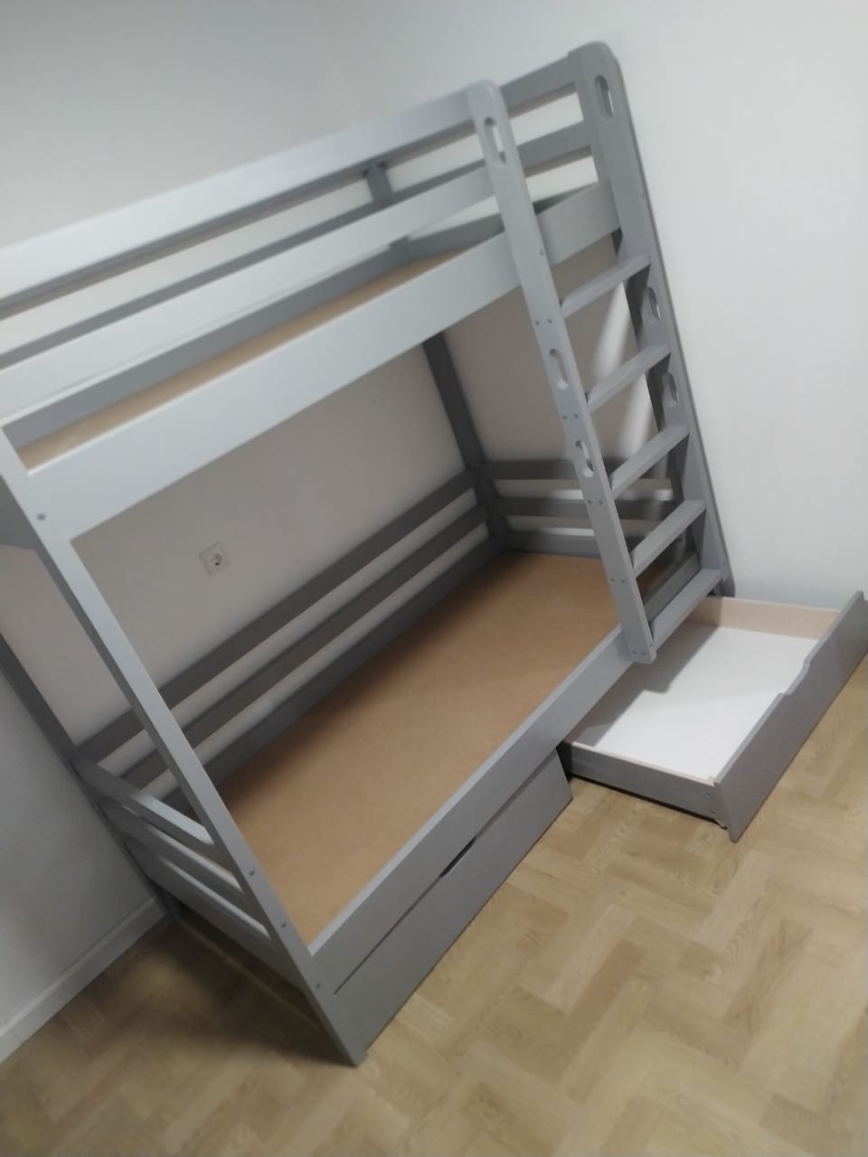 Двухъярусная деревянная кровать Vita Mia Корсар-2, 90x180см, Цвет RAL 7004 Сигнальный серый