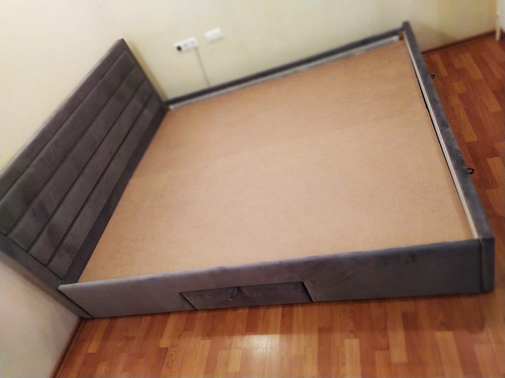 Кровать Somerset ( Сомерсет ) с выкатными ящиками, Размер: 200x220 см Ткань Premier 25