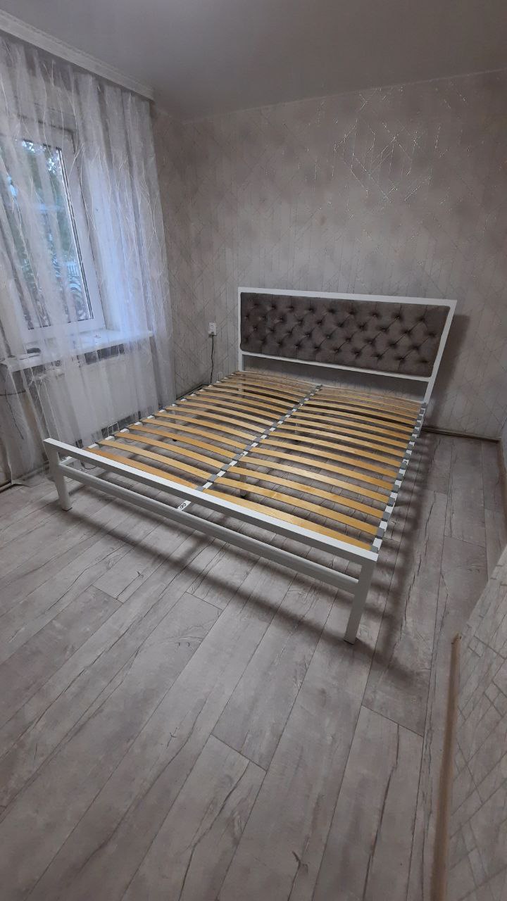 Металлическая кровать с мягким изголовьем Самира 1