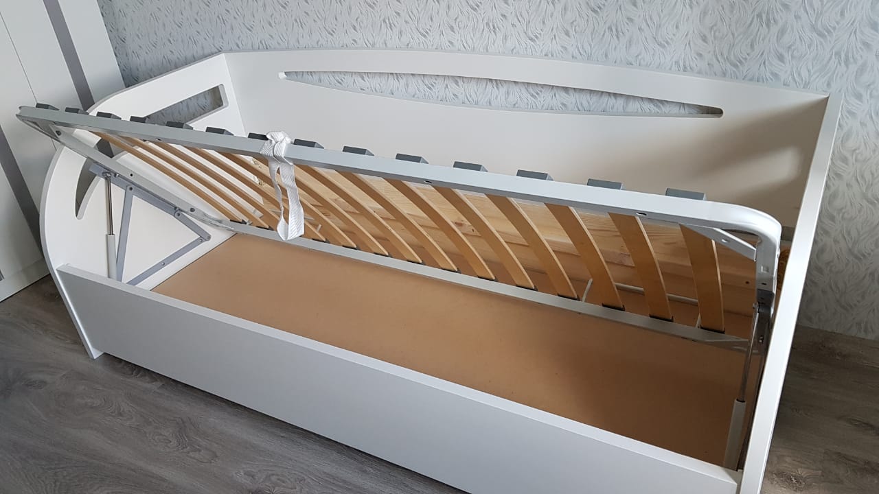 Кровать с ПМ из массива Бони